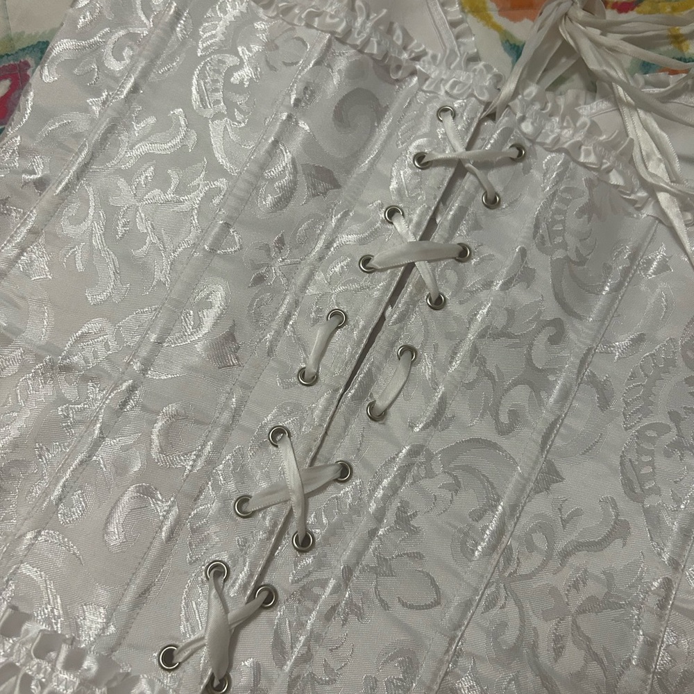 Spirit White Floral Corset - Picture 4 of 8